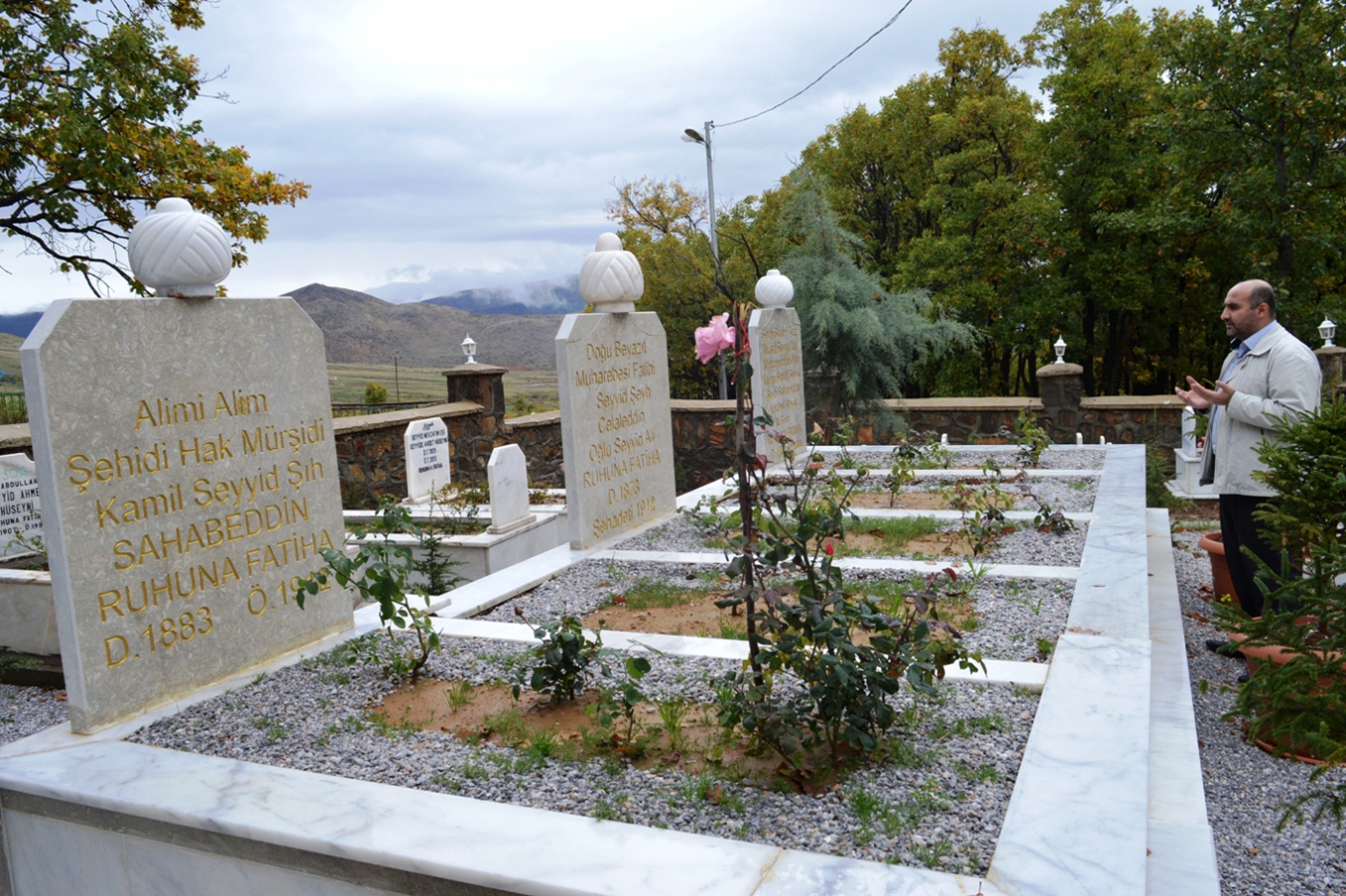 Şeyh Şahabettin ve arkadaşlarının mezarlıkları yapıldı Şeyh Şahabettin ve arkadaşlarının mezarlıkları yapıldı
